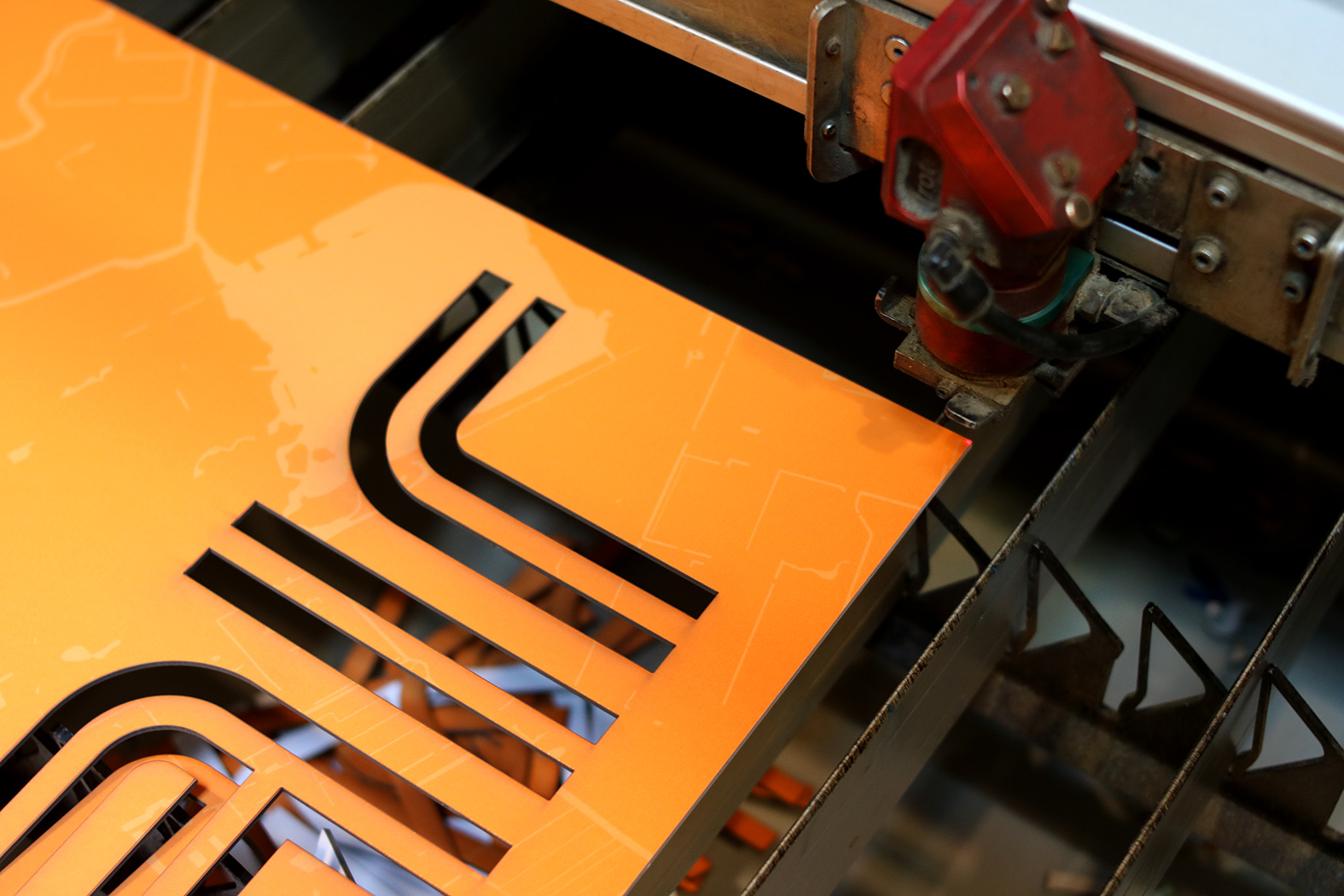 Kaft boek logo lasersnijden