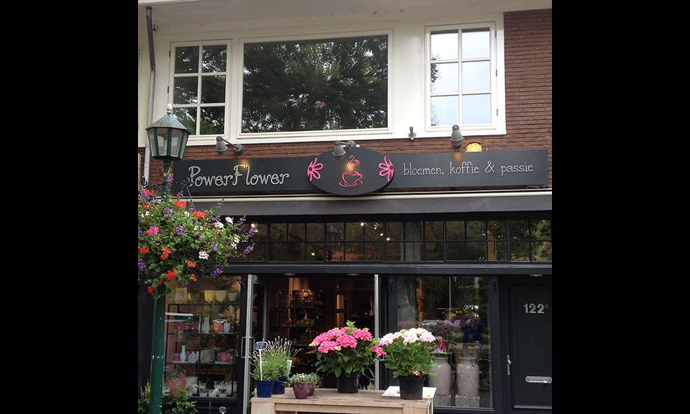 Logo aan de muur